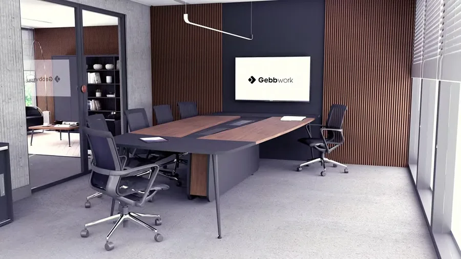 Sala de reunião com mesa grande e cadeiras giratórias